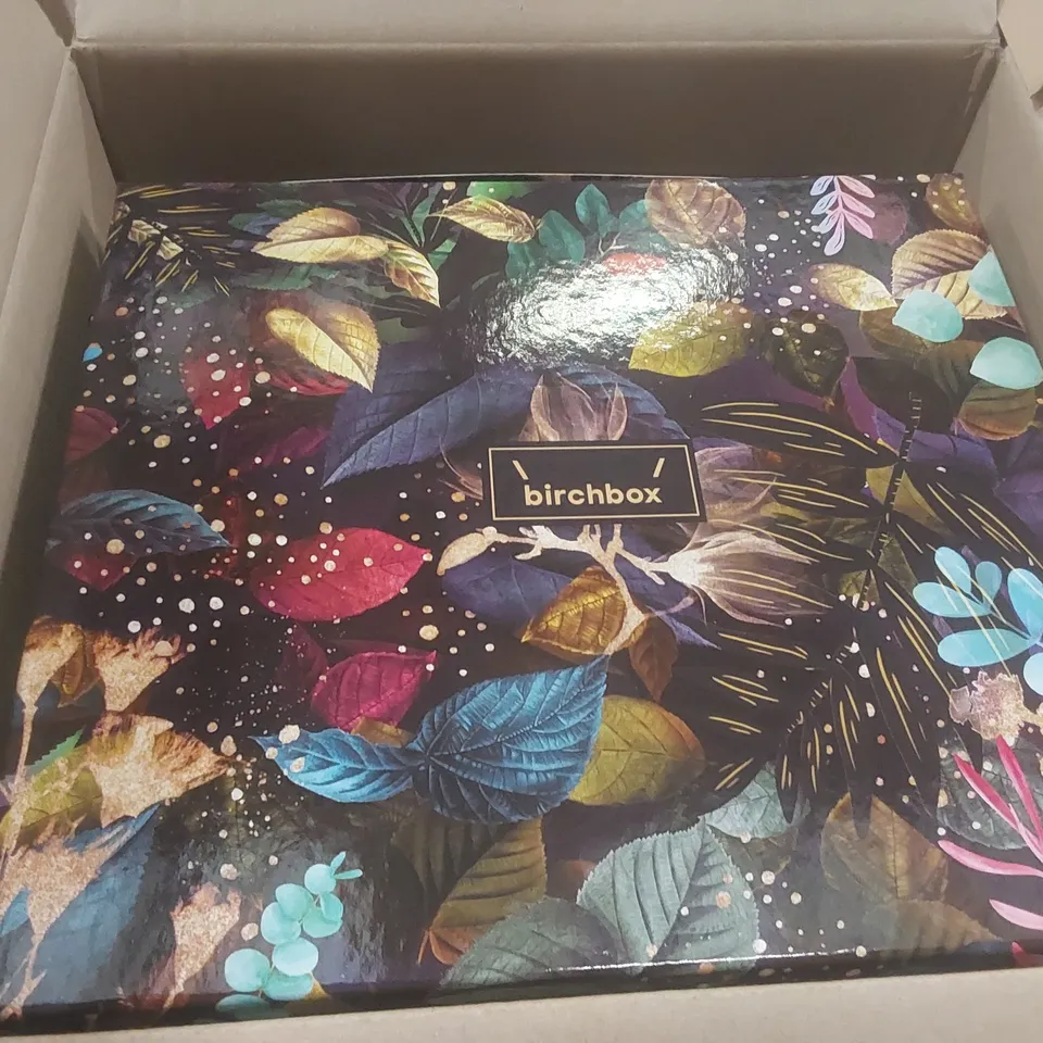 PALLET CONTAINING A VERY LARGE QUANTITY OF BIRCHBOX BEAUTY ADVENT CALENDARS