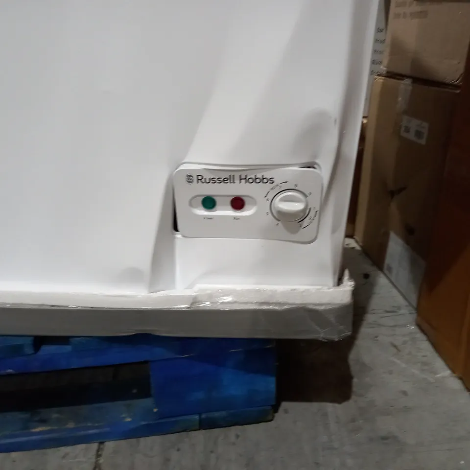RUSSELL HOBBS RHCF418 LARGE WHITE 418L CHEST FREEZER - COLLECTION ONLY 