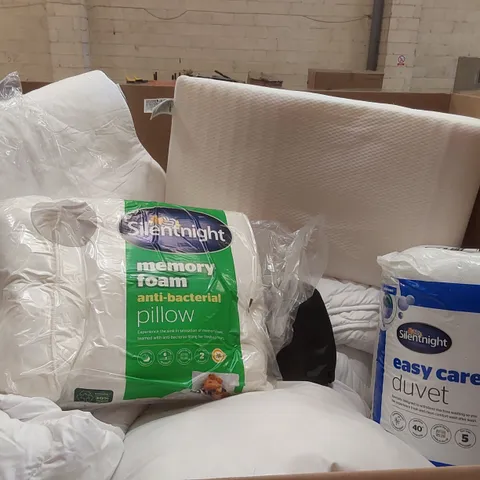 PALLET CONTAINING A VERY LARGE QUANTITY OF ASSORTED PILLOWS AND RELATED BEDDING/COMFORT PRODUCTS ECT