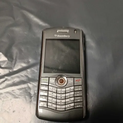 BLACKBERRY SMARTPHONE WITH QWERTY KEYBOARD