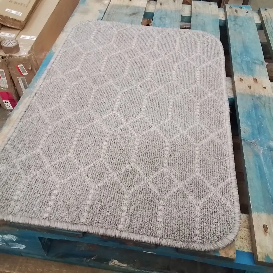 QUALITY DESIGNER AREA RUG - APPROXIMATELY 75X50CM