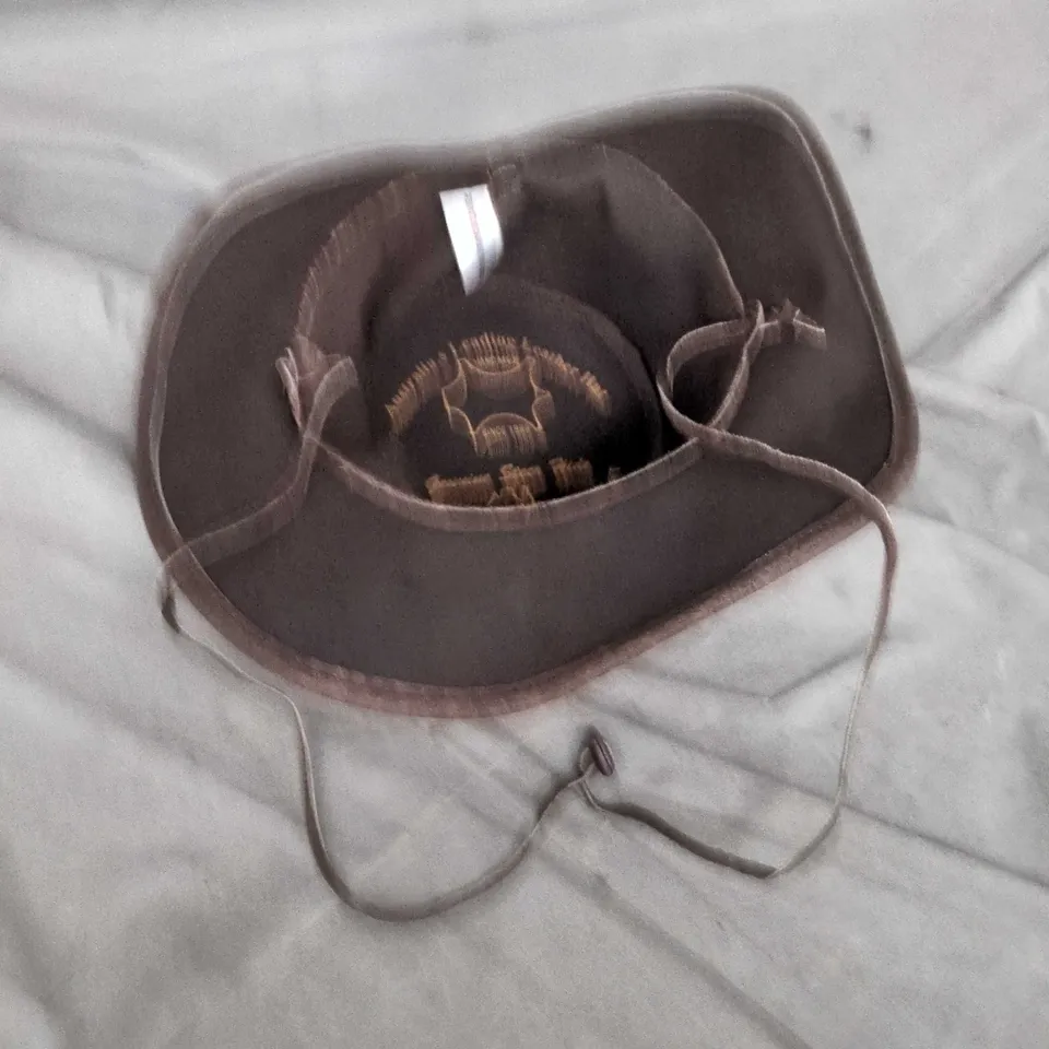 BROWN WESTERN-STYLE HAT WITH LEATHER BAND AND CHIN STRAP