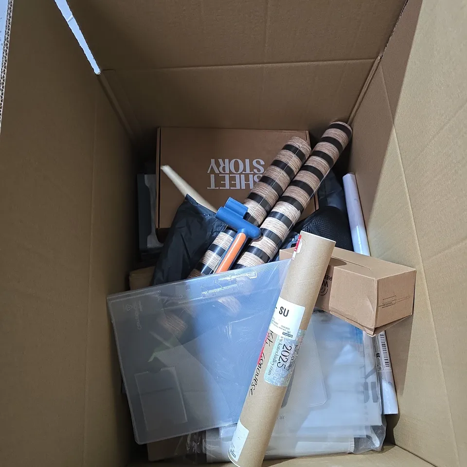 APPROXIMATELY 15 ITEMS OF VARIOUS BED SHEET STORY BEDDING SET – 100% COTTON PERCALE (BOXED)