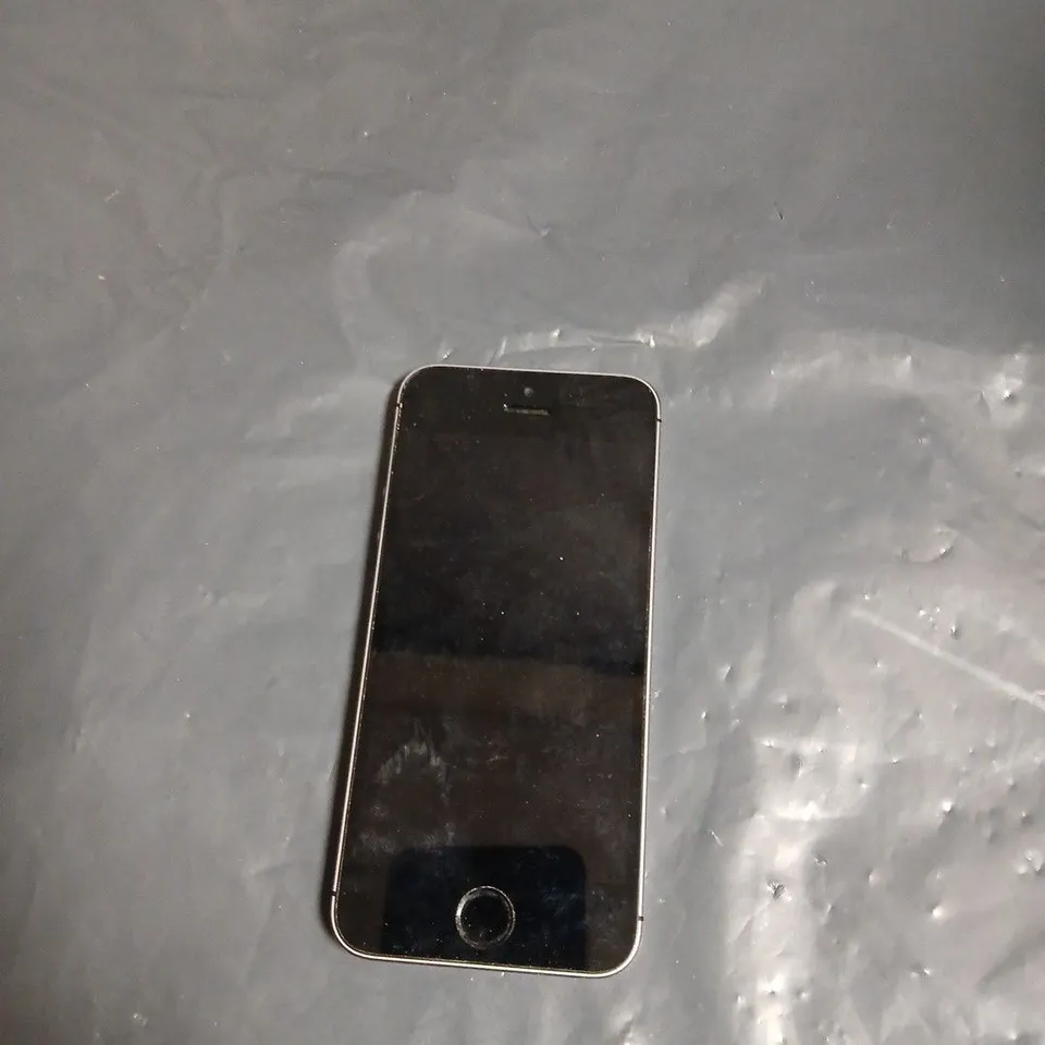 APPLE IPHONE – SILVER 