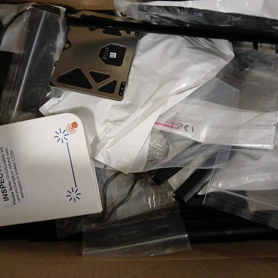 BOX OF APPROXIMATELY 15 ASSORTED ITEMS TO INCLUDE - CYCLONE 2 PEICE SPEAKER SYSTEM , IPAD GLASS SCREEN , PHONE SCREEN ETC