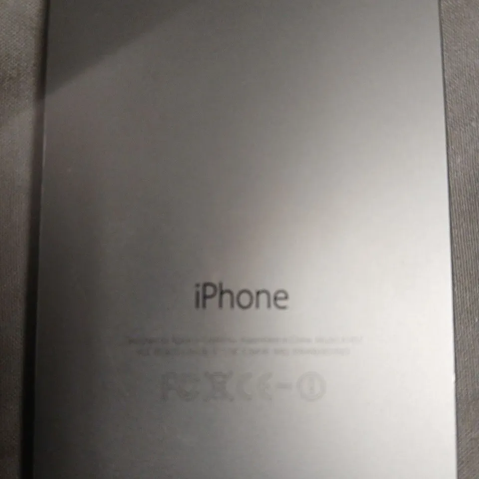 APPLE IPHONE – SILVER BACK WITH BLACK FRONT