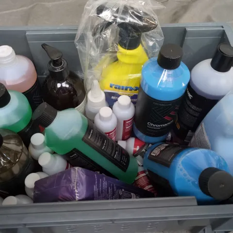 BOX OF ASSORTED CLEANING ITEMS FOR CARS - CHROMANCE - SONAX XTREME - 