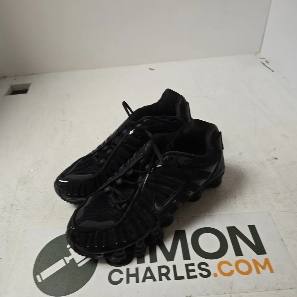 NIKE SHOX SNEAKERS – BLACK, US 8.5 (UK 7.5) 
