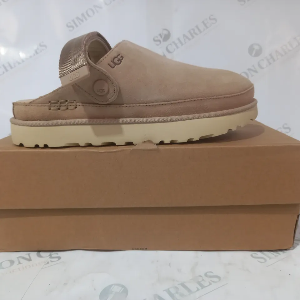 BOXED PAIR OF UGG GOLDENSTAR CLOGS IN BEIGE UK SIZE 7