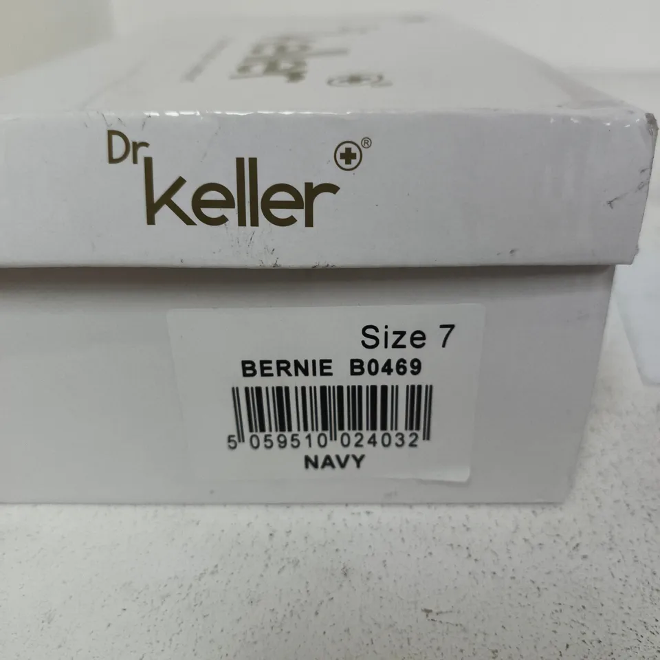 DR KELLER BERNIE B0469 NAVY KNIT SLIP-ON SHOES – SIZE 7