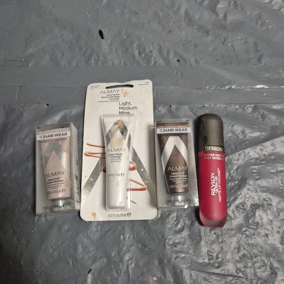 BOX OF APPROXIMATELY 80 ASSORTED HEALTH & BEAUTY ITEMS TO INCLUDE - ALMAY velvet foil cream shadow, ALMAY smart shade concealer, REVLON LIPSTICK ETC