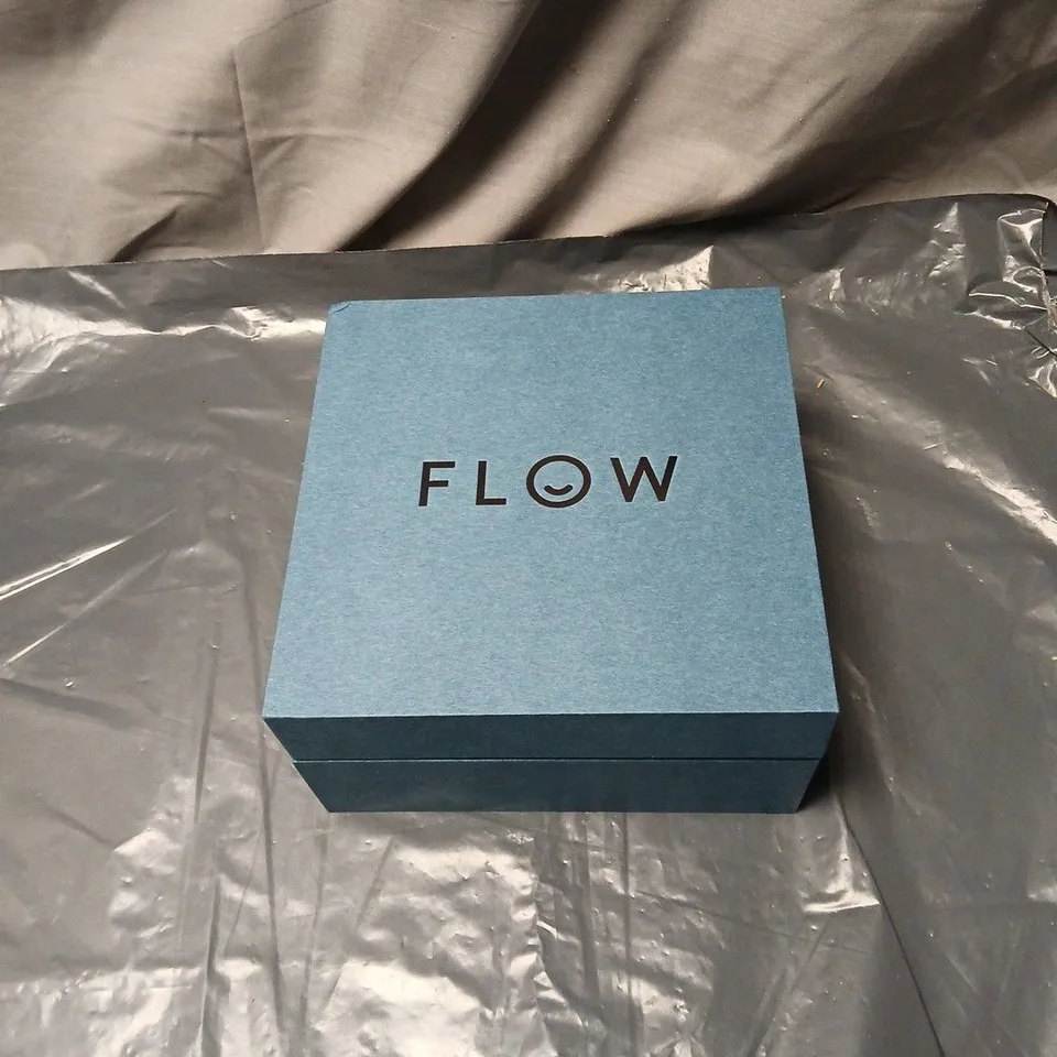 FLOW WELLNESS NEUROSCIENCE PORTABLE WIRELESS HEADSET. DEVICE IN BLUE BOX