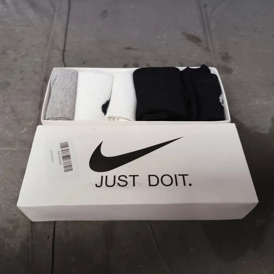 BOXED NIKE SOCKS - X6 