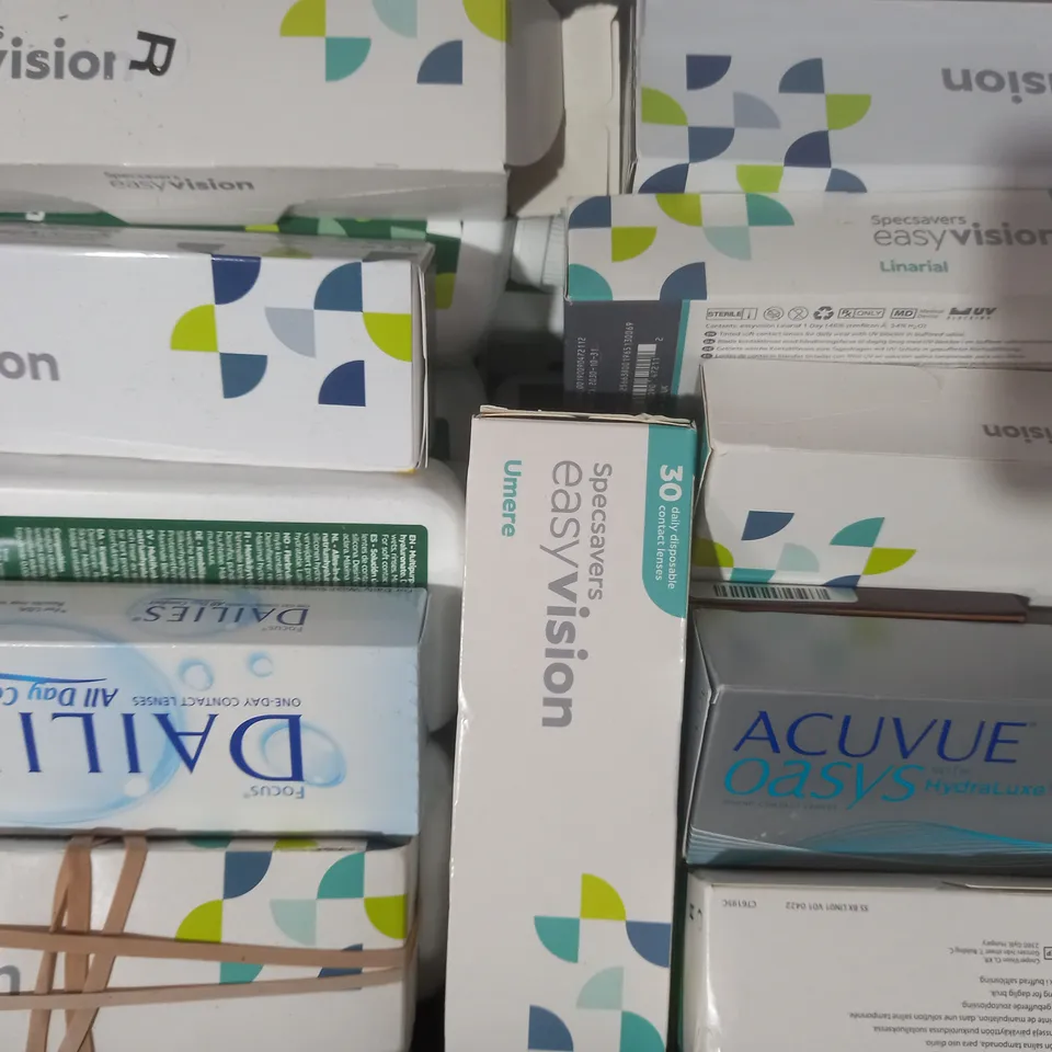 APPROXIMATELY 20 ASSORTED HOUSEHOLD ITEMS TO INCLUDE FOCUS DAILIES CONTACT LENSES, ACUVIE OASYS CONTACT LENSES, ETC