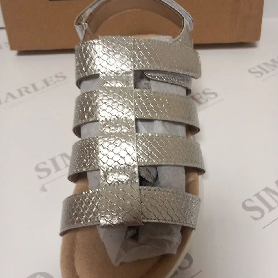 BOXED PAIR OF CUSHION WALK ONE TOUCH CLOSE SANDALS IN SILVER - SIZE 6 