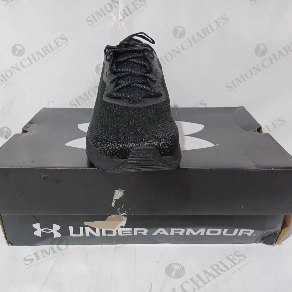 BOXED PAIR OF UNDER ARMOUR HOVR TURBULENCE 2 SHOES IN BLACK UK SIZE 11