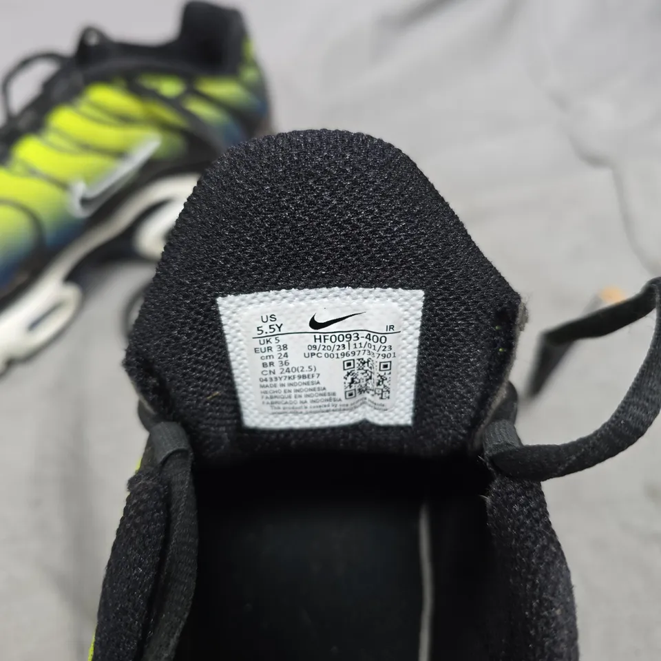 NIKE TNS – UK 5 (US 5.5Y)