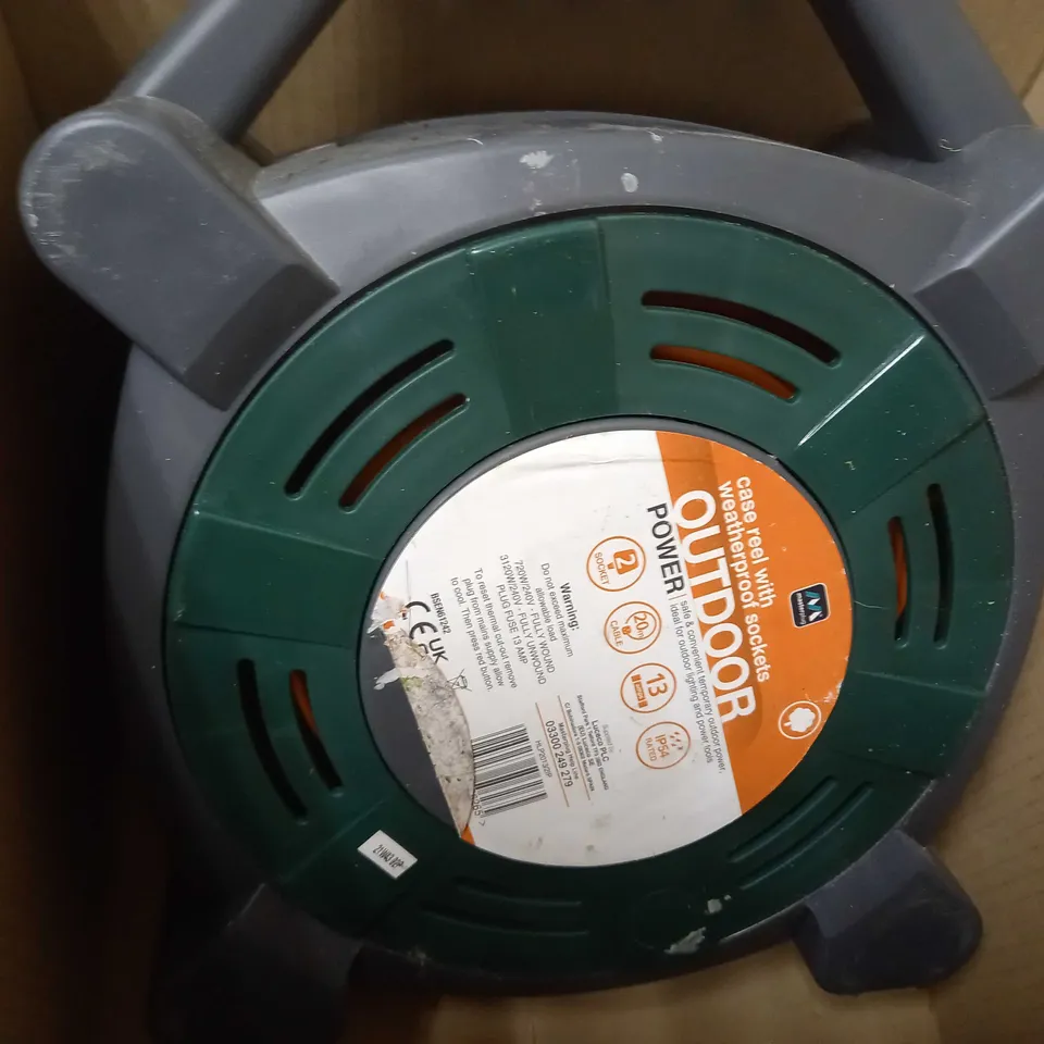 MASTERPLUG OUTDOOR POWER CASE REEL WITH WEATHERPROOF SOCKETS