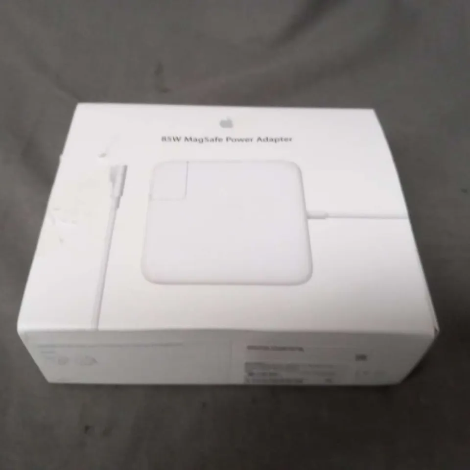 BOXED APPLE 85W MAGSAFE POWER ADAPTER MC556B/C