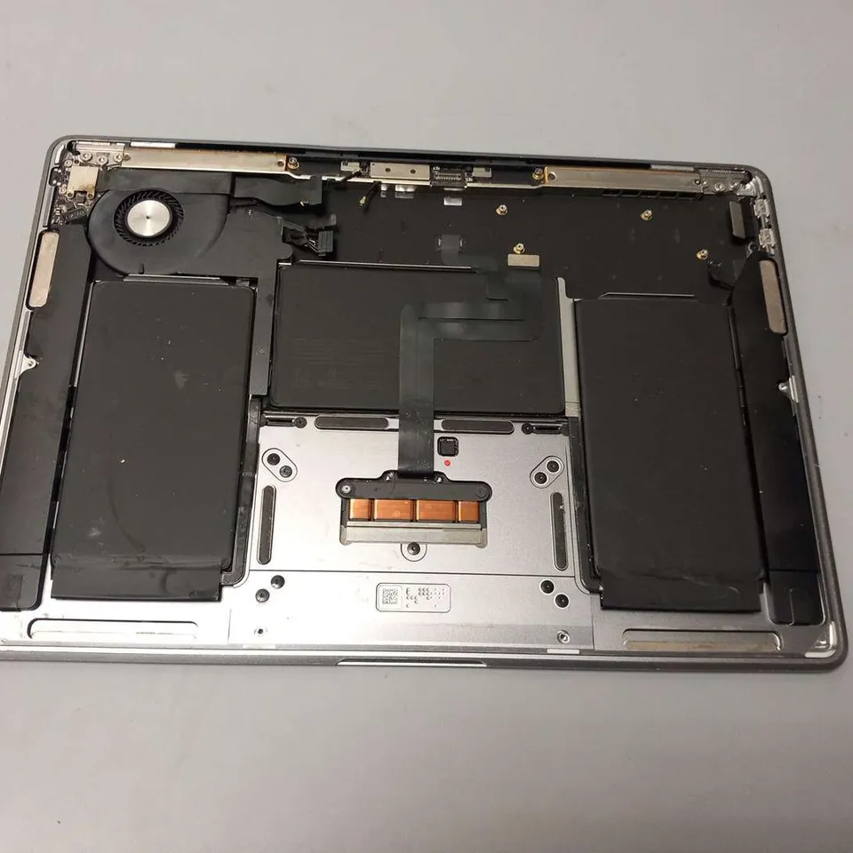 APPLE MACBOOK AIR - A1932