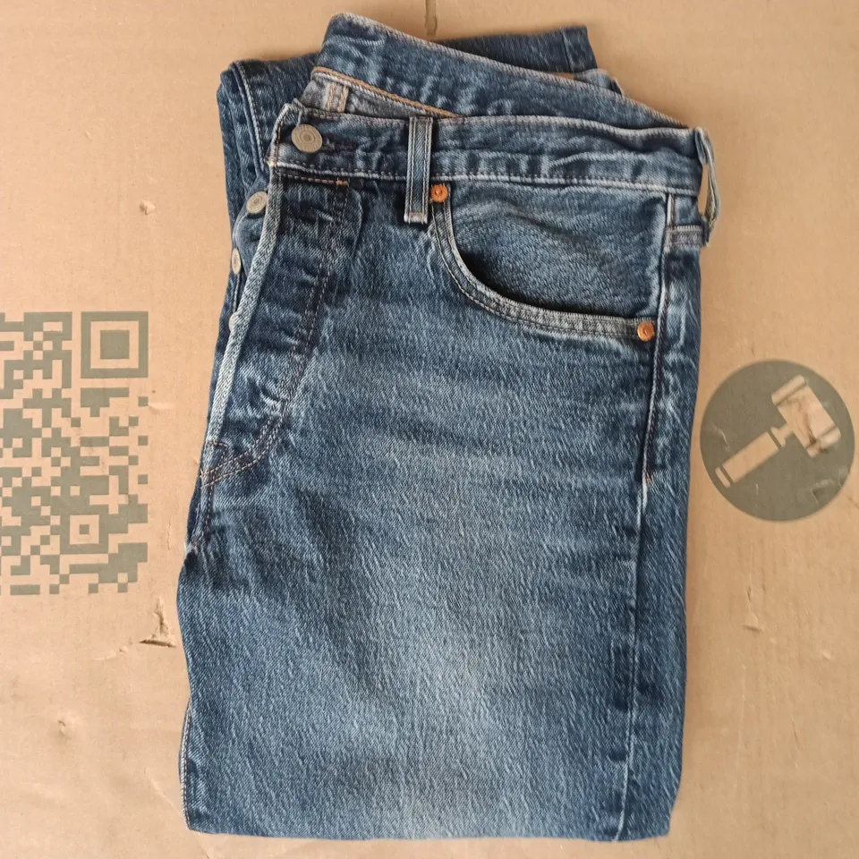 LEVI STRAUSS 501 JEANS IN BLUE SIZE 32/30