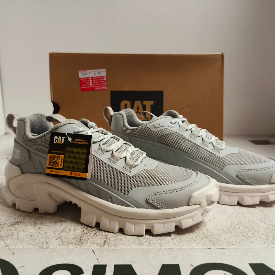 BOXED PAIR OF CAT INTRUDER LIGHTNING MESH WOMEN'S TRAINERS IN GREY SIZE UK 8