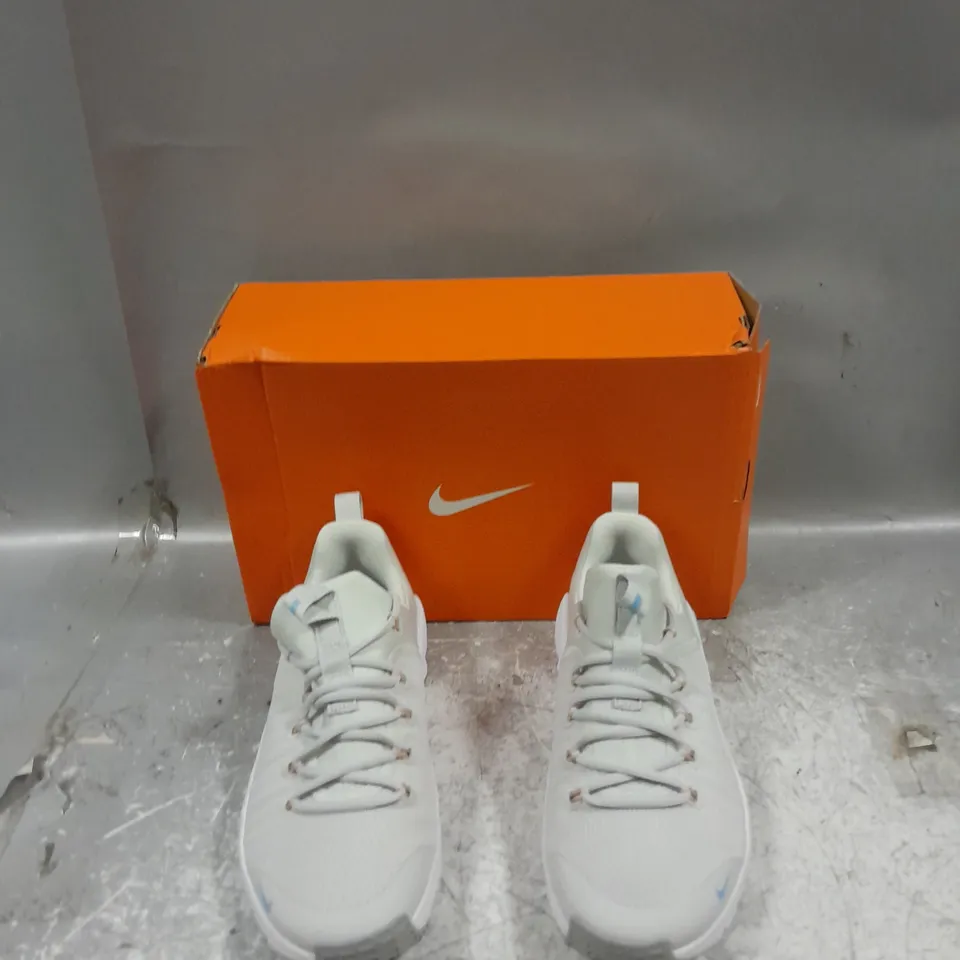 BOXED PAIR OF NIKE WOMENS METCON 6 SILVER UK 5.5