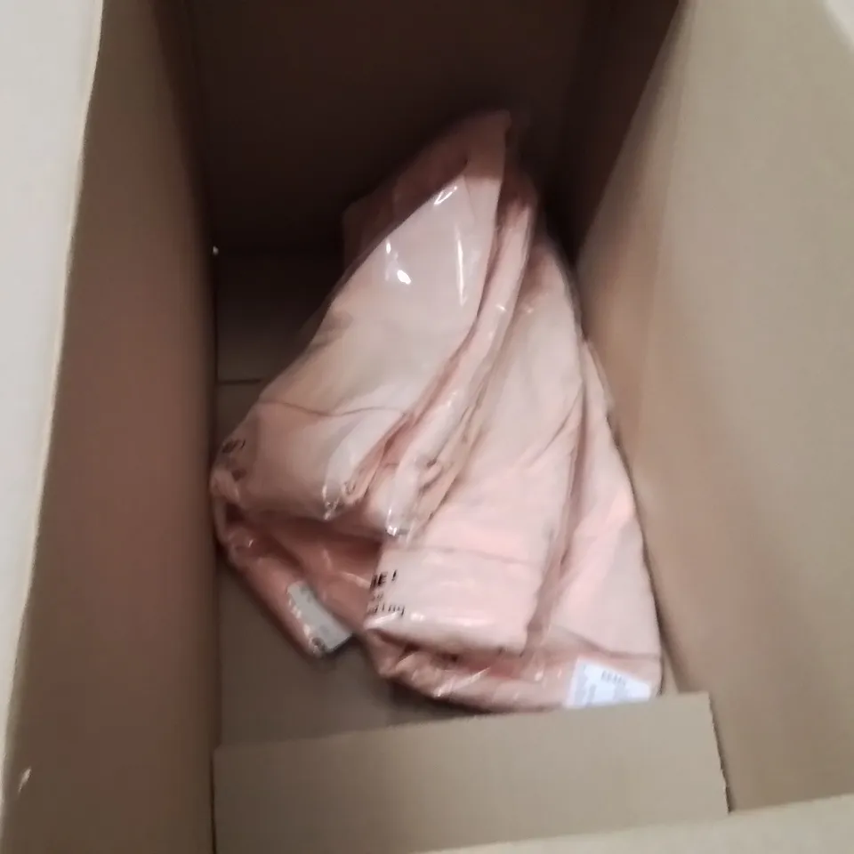 BOXED BRAND NEW APPROXIMATELY 4 JD WILLIAMS CARGO SHORTS PEACH SIZE 22