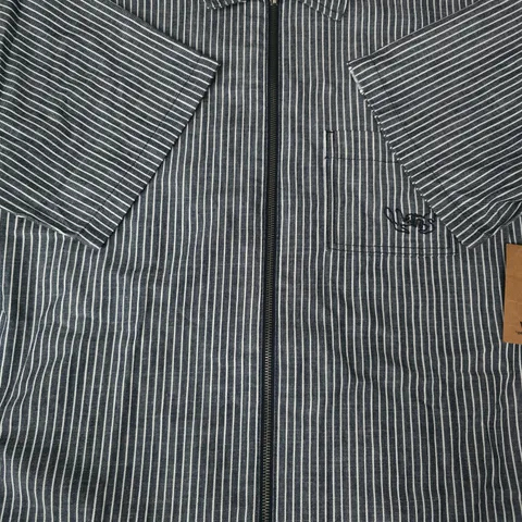 VANS RAW INSTINCT ZIP-UP STRIPED SHORT SLEEVE SHIRT IN BLACK/WHITE SIZE MEDIUM