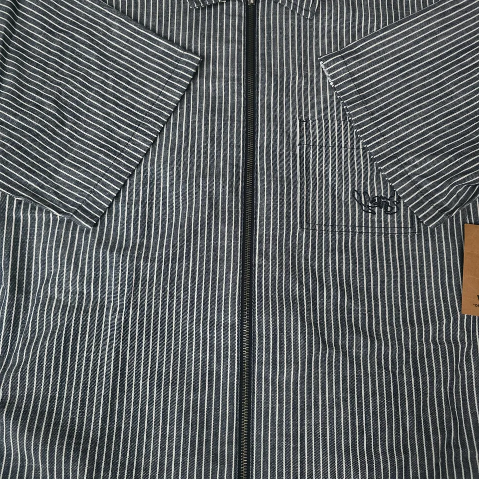 VANS RAW INSTINCT ZIP-UP STRIPED SHORT SLEEVE SHIRT IN BLACK/WHITE SIZE MEDIUM