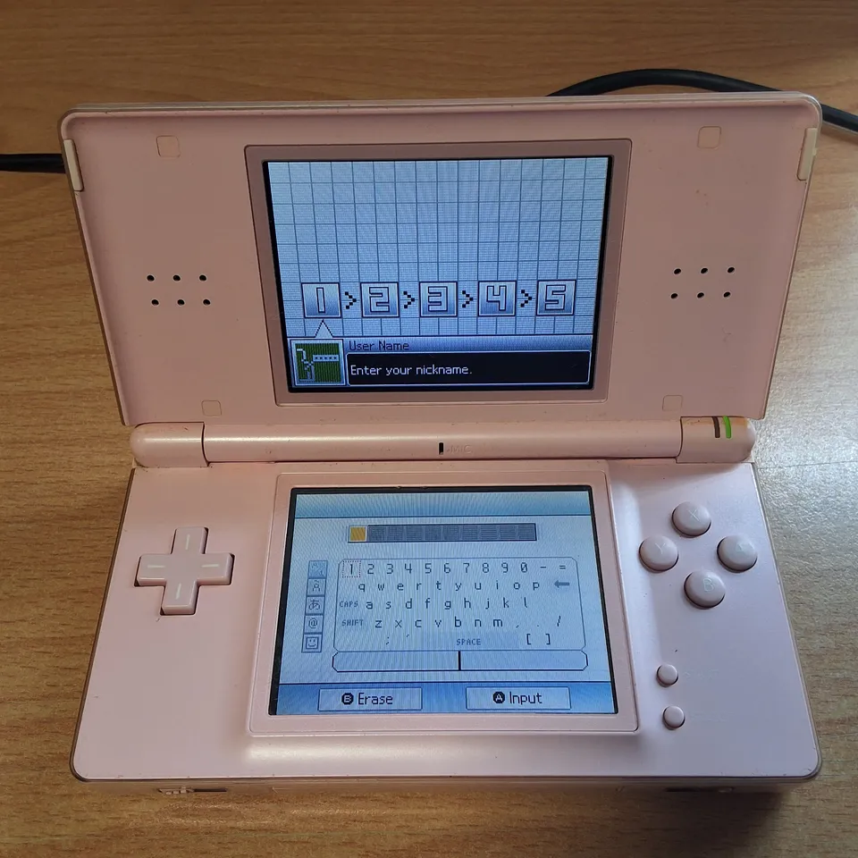 NINTENDO SWITCH DS LITE WITH CARRY CASE, PENS AND 6 GAMES