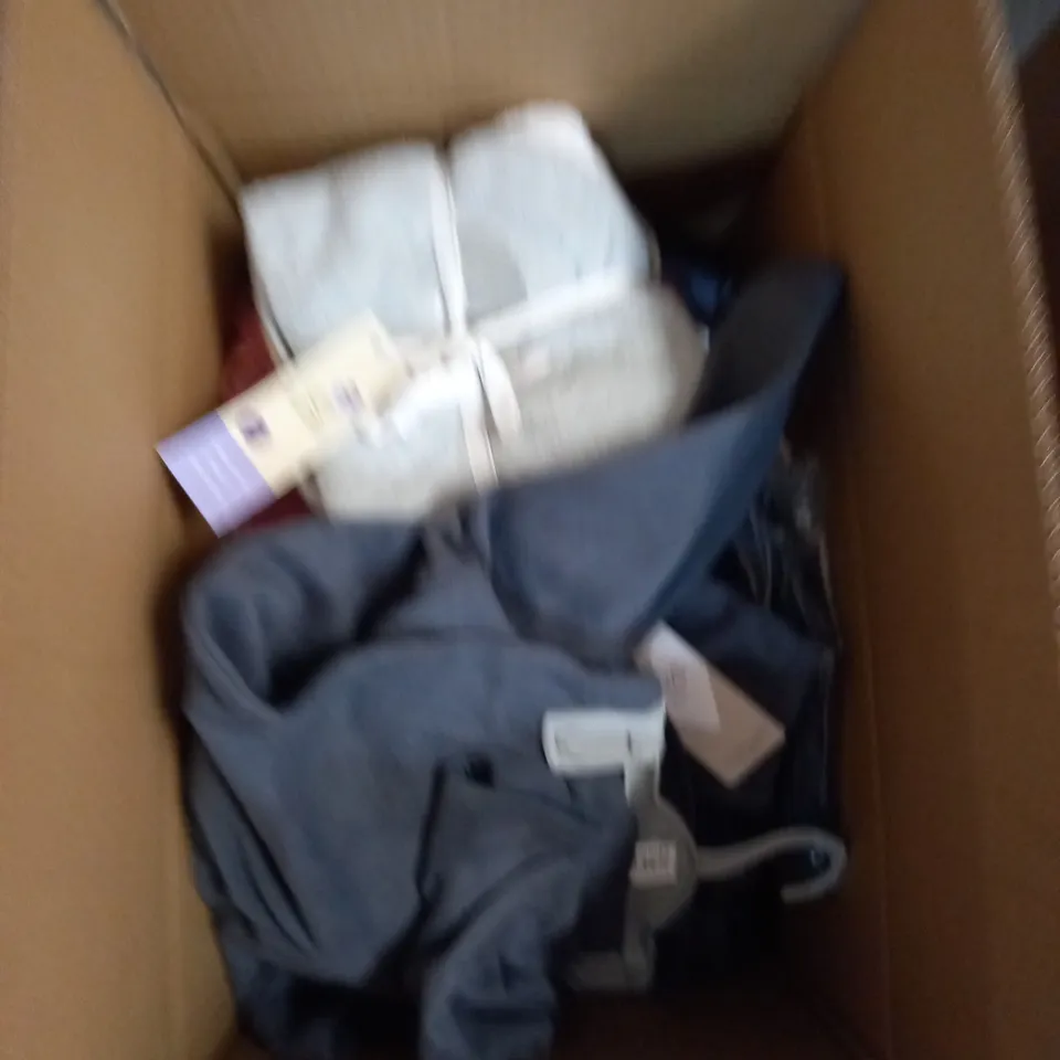 MEDIUM  BOX OF ASSORTED KIDS CLOTHING ITEMS TO INCLUDE BAGS, BABY GROWS AND DRESSES