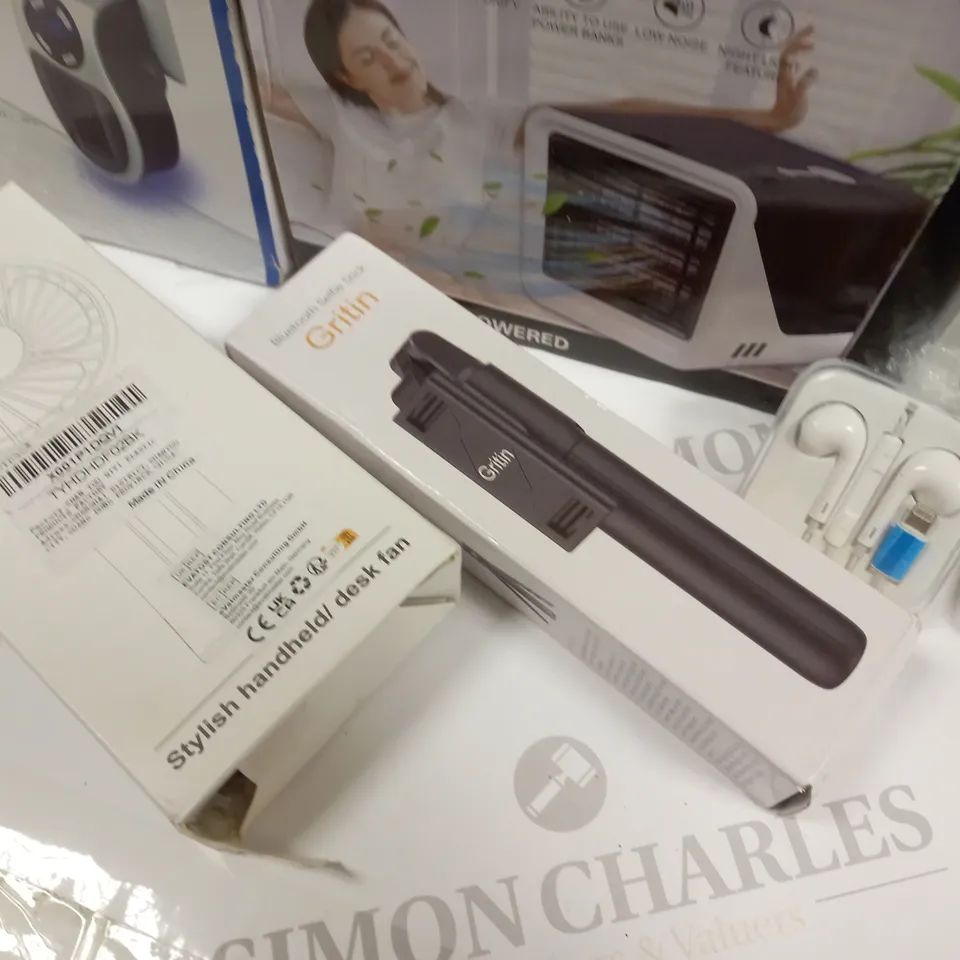LOT OF 5 ASSORTED ITEMS TO INCLUDE PORTABLE AIR CONDITIONER, BLUETOOTH SELFIE STICK AND EARPHONES