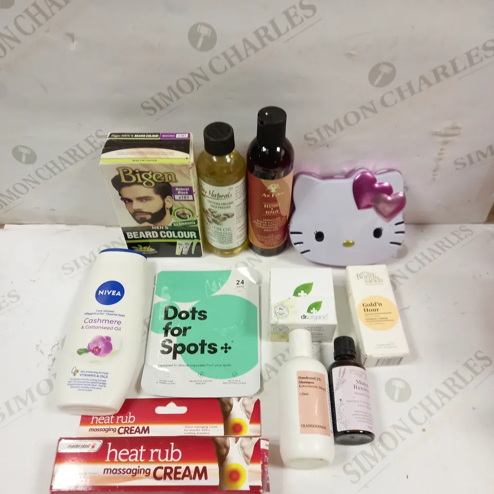 BOX OF APPROXIMATELY 20 ASSORTED HEALTH & BEAUTY PRODUCTS TO INCLUDE BIGEN MENS BEARD COLOUR, BONDI SANDS VITAMIN C SERUM, MASTER PLAST HEAT RUB ETC