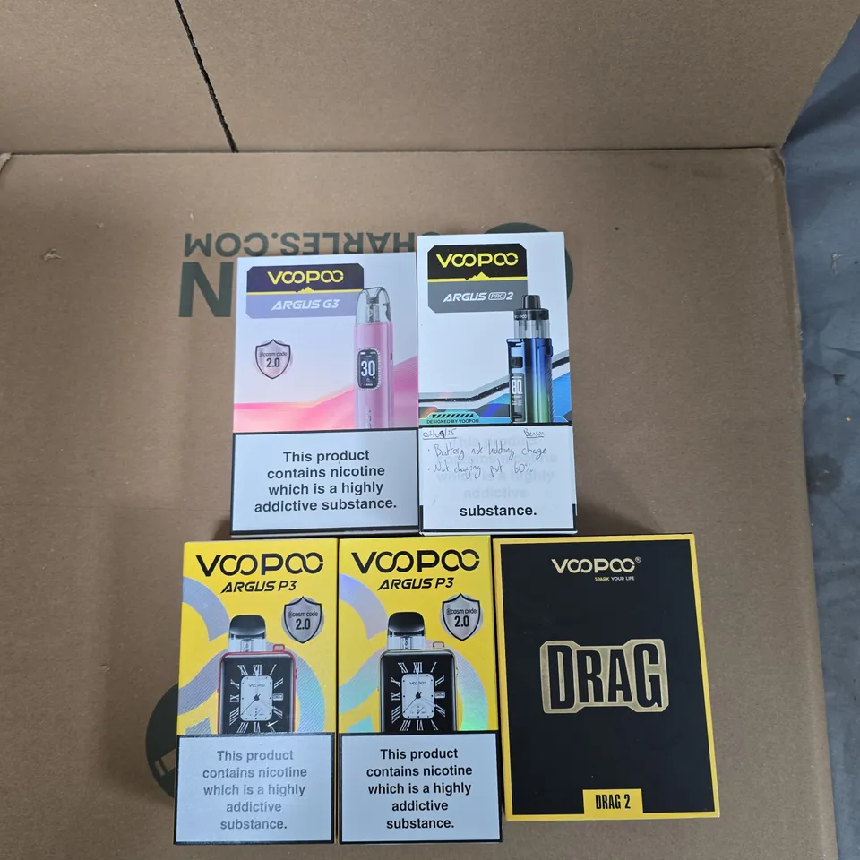 BOX OF APPROXIMATELY 30 ASSORTED E-CIGARETTES AND ACCOMPANIMENTS TO INCLUDE: VOOPOO ARGUS P3 POD KIT 