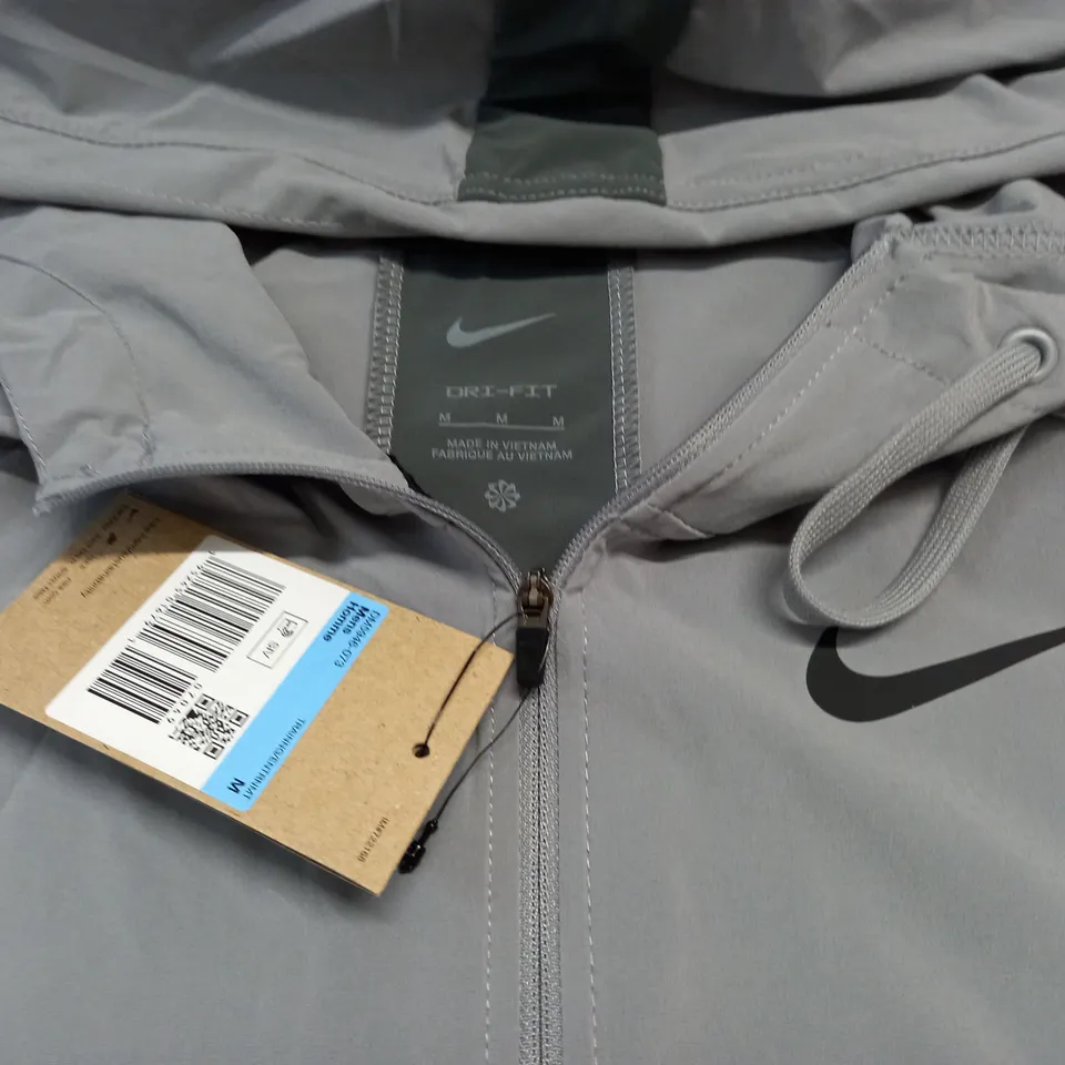 NIKE LIGHTWEIGHT GREY ZIP THROUGH JACKET - M