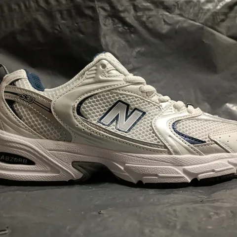 PAIR OF NEW BALANCE 530 TRAINERS IN WHITE/SILVER/NAVY SIZE UK 5