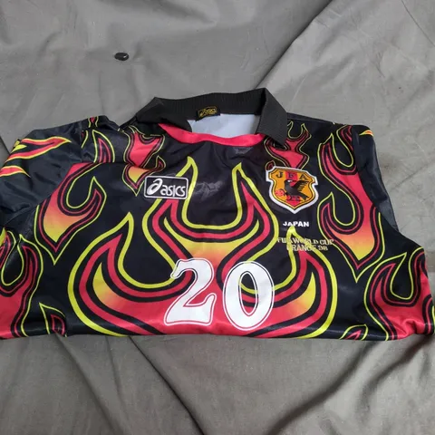 ASICS JAPAN 1998 FIFA WORLD CUP FOOTBALL JERSEY – JFA CREST, FLAME DESIGN, NO. 20 SIZE UNSPECIFIED 