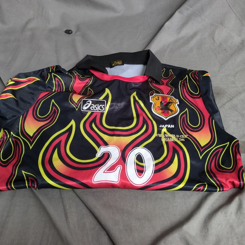 ASICS JAPAN 1998 FIFA WORLD CUP FOOTBALL JERSEY – JFA CREST, FLAME DESIGN, NO. 20 SIZE UNSPECIFIED 