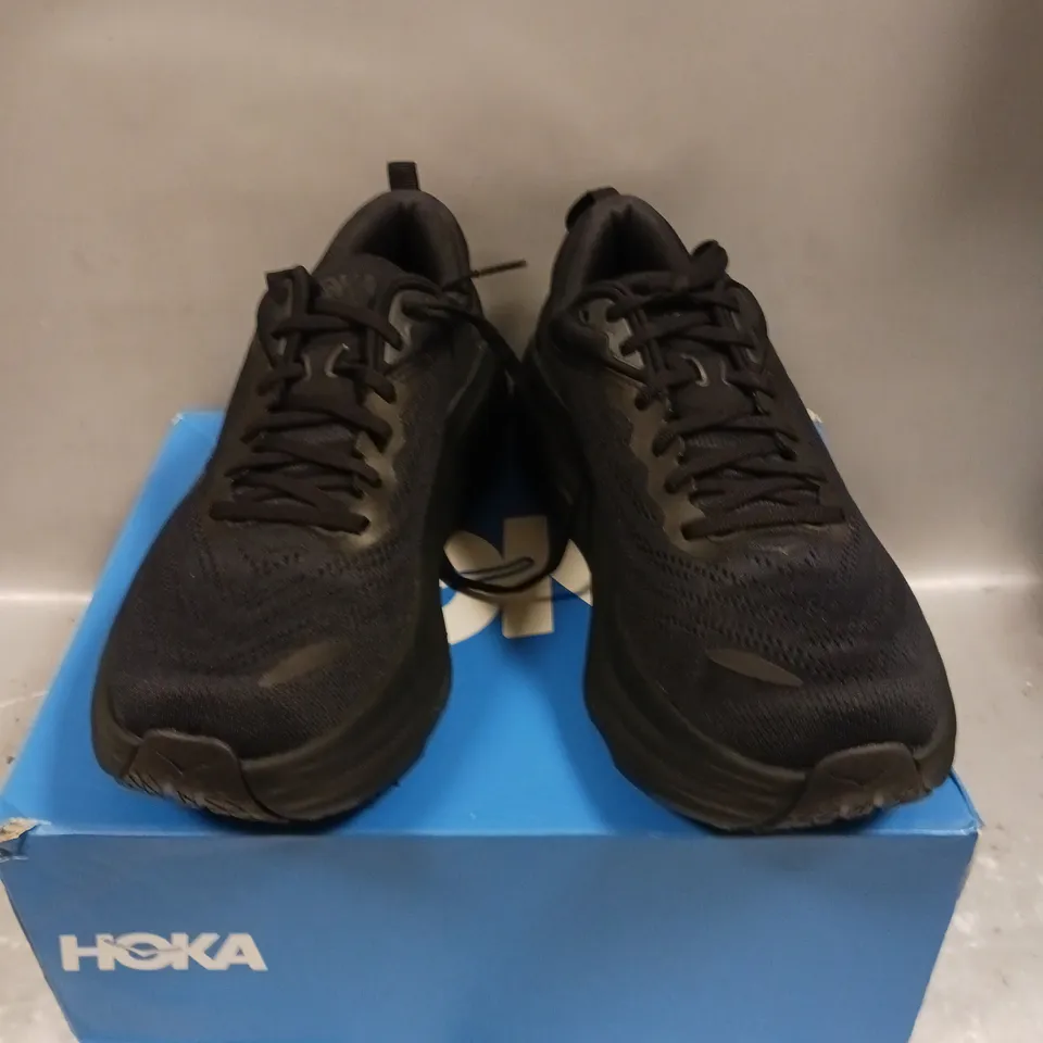 BOXED PAIR OF HOKA BONDI 8 TRAINERS - 9.5