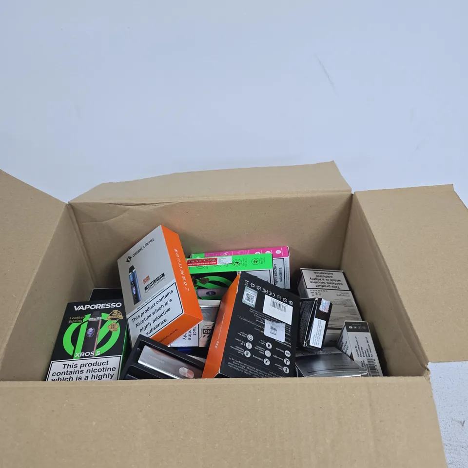 APPROXIMATELY 20 ASSORTED E-CIG PRODUCTS AND ACCESSORIES TO INCLUDE VAPORESSO, GEEKVAPE, ASPIRE ETC 