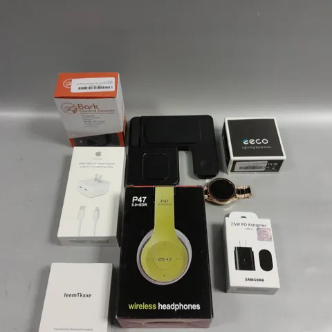 APPROXIMATELY 15 ASSORTED ELECTRICAL PRODUCTS TO INCLUDE WIRELESS HEADPHONES, SMART WATCH, CHARGING STAND ETC