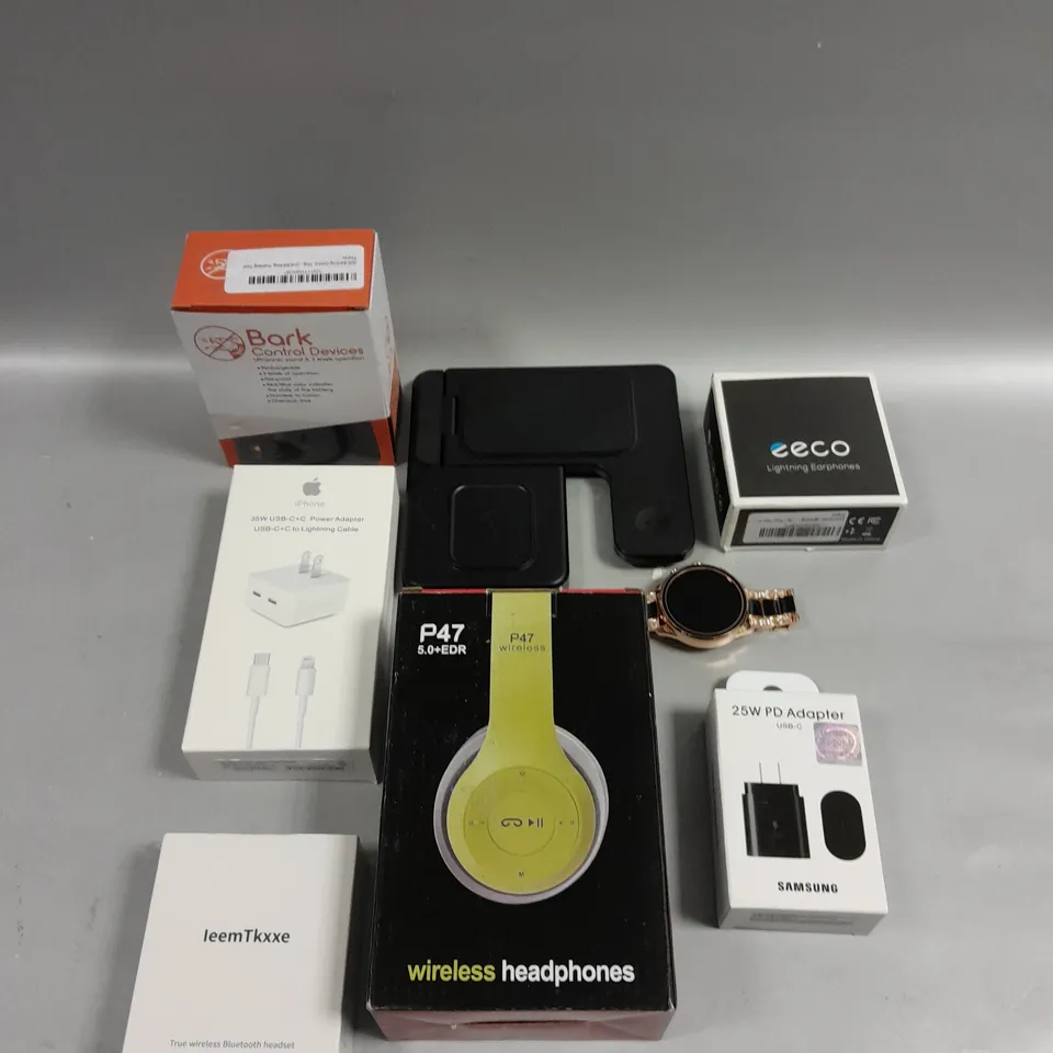 APPROXIMATELY 15 ASSORTED ELECTRICAL PRODUCTS TO INCLUDE WIRELESS HEADPHONES, SMART WATCH, CHARGING STAND ETC 
