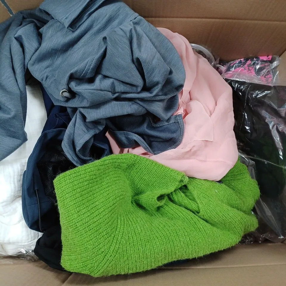 LARGE QUANTITY OF CLOTHING ITEMS TO INCLUDE DRESSES, SWEATERS, JEANS, T-SHIRTS, ETC