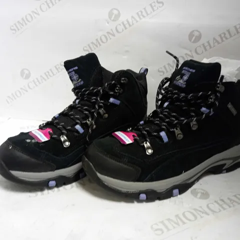 SKECHERS BLACK & GREY LACE-UP WALKING/HIKING BOOTS - UK SIZE 7
