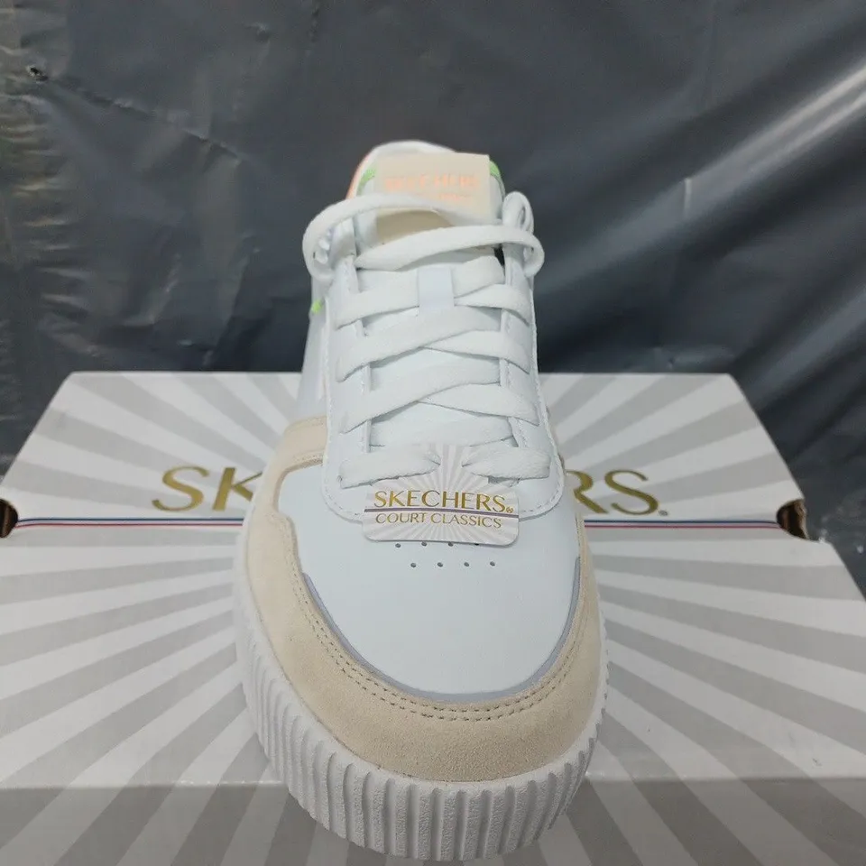 BOXED SKECHERS COURTCLASSIC TRAINERS IN WHITE - SIZE 5