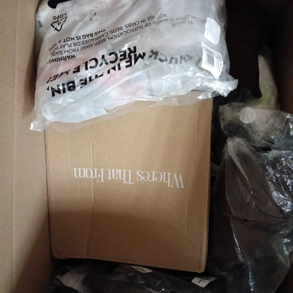 APPROXIMATELY 15 PAIRS OF ASSORTED SHOES TO INCLUDE - BOOTS - SLIPPERS - TRAINERS ETC