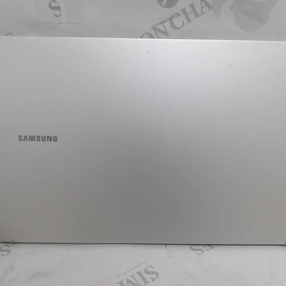 SAMSUNG GALAXY BOOK INTEL CORE I5-1135G7 8GB RAM 256GB SSD 15.6 INCH FULL HD WINDOWS 10 HOME 4G LTE LAPTOP