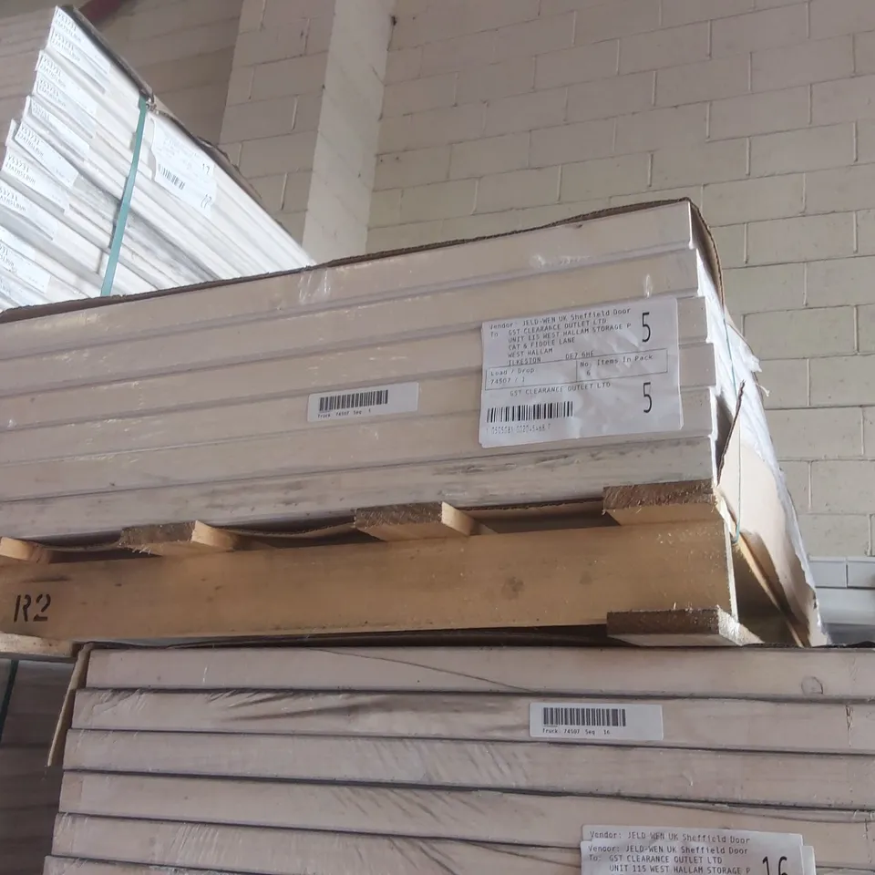 PALLET CONTAINING A VERY LARGE QUANTITY OF ASSORTED DOORS