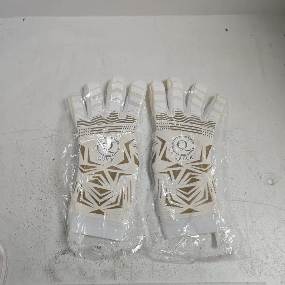 GOALKEEPER WHITE GLOVES WITH GOLD GEOMETRIC PATTERN – QUICK, SEALED IN PACKAGING